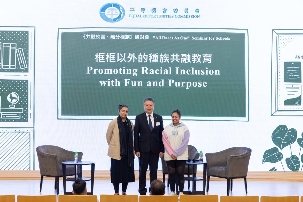KOL speakers of the “All Races As One” Racial Inclusion Seminar for Schools on 18 March, Hina Butt and New Dellily, with EOC Chairperson Ricky Chu